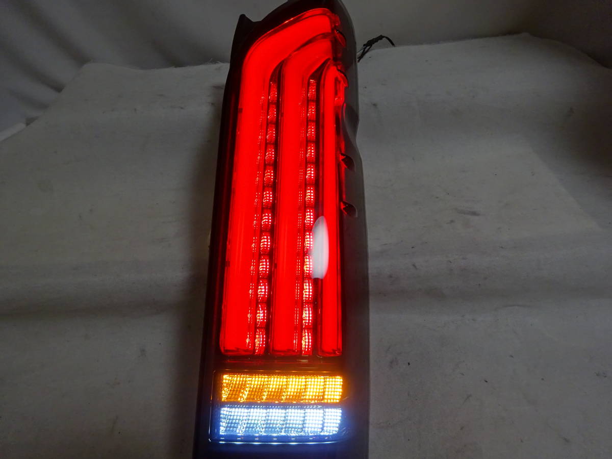 美品 点灯OK ハイエース 200 Valenti ヴァレンティ JEWEL LED テールランプ REVO シーケンシャル TT200HR2-SB-3 レジアスエース 右 右側 ①_画像5