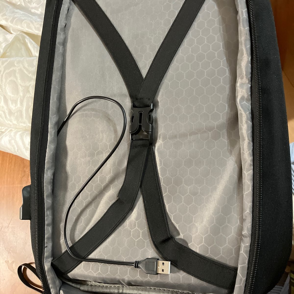 ビジネスリュック　グレー バックパック リュックサック　リュック　ビジネスバッグ　 大容量 USB充電　バッグ　旅行　鞄　ブラック