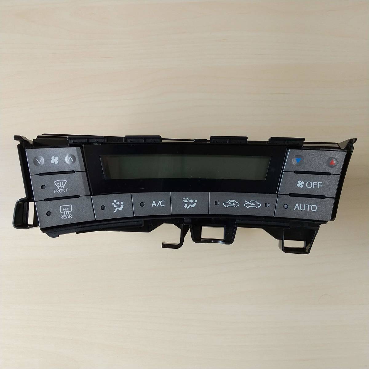 良品 プリウスZVW30後期 トヨタ純正 エアコンスイッチ (後期最終 良品 プリウスZVW30後期 トヨタ純正 エアコンスイッチ (後期最終