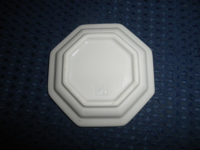 @@ Arita . white porcelain star anise plate plate Logo seal equipped details unknown size diameter 8cm