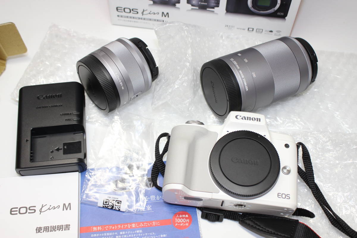 ●【EOS Kiss M レンズキット】キャノン ホワイトCanon ミラーレス一眼カメラ EF-M15-45mm F3.5-6.3 IS STM/EF-M55-200mm F4.5-6.3 IS STM