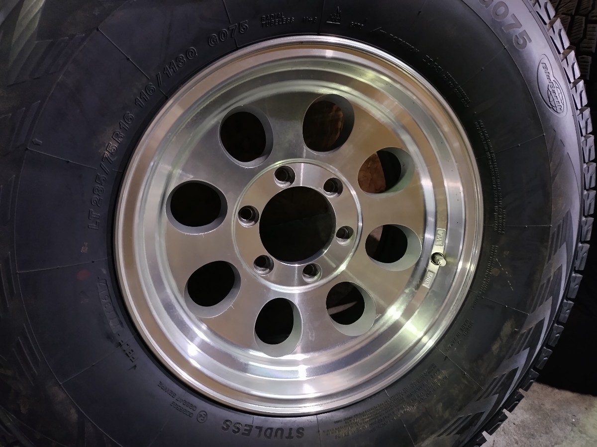 ミッキートンプソン　タイプ　16.8J 139.7/6H offset±0 YOKOHAMA　ice GUARD G075 2017年製造　バリ溝　LT285/75R16 _画像3