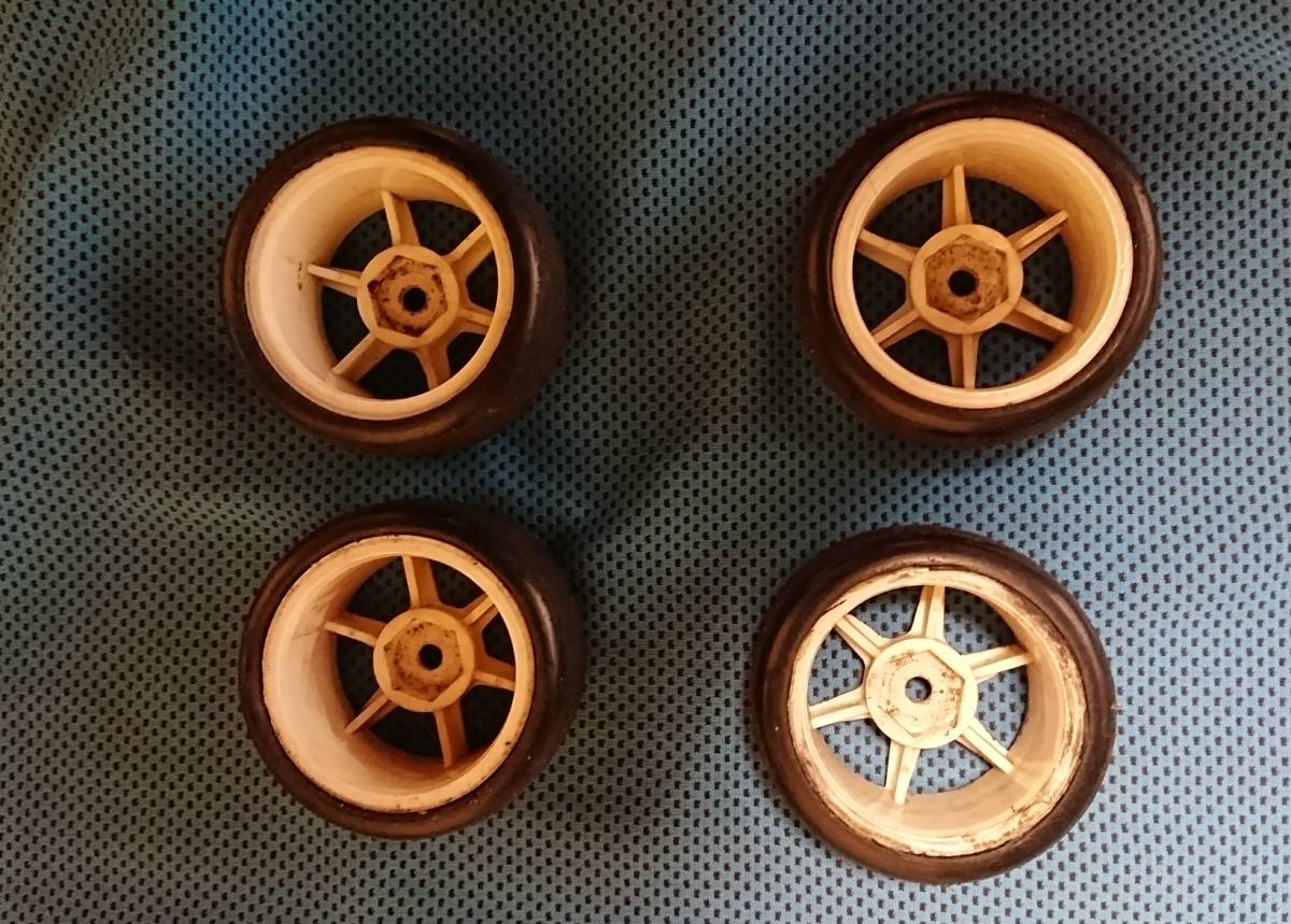 ラジコン 希少 Mシャーシ用のドリフトタイヤとホイール 4本セット