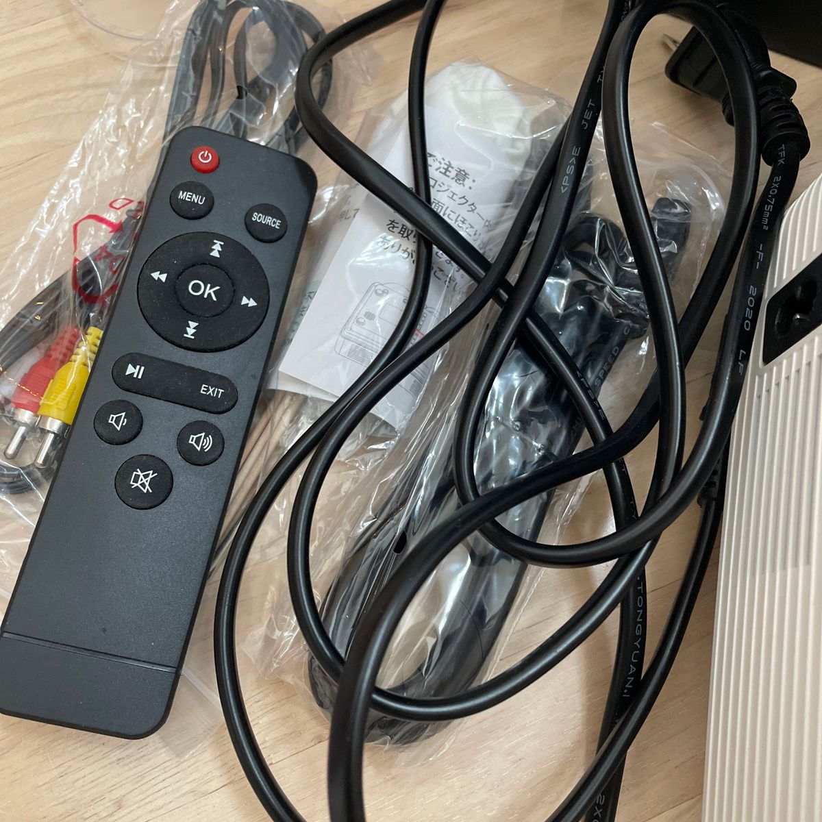 jinhoo プロジェクター 説明書あり Wi-Fi Amazonステック 対応 jinhoo プロジェクター 説明書あり Wi-Fi Amazonステック 対応