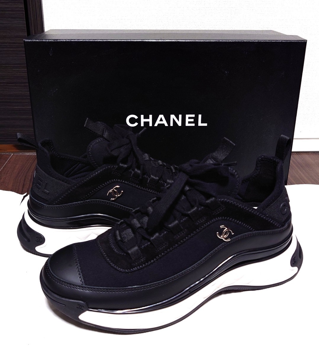 定価20万円 シャネル スニーカー 41 シルバー金具 CHANEL 定価20万円 シャネル スニーカー 41 シルバー金具 CHANEL