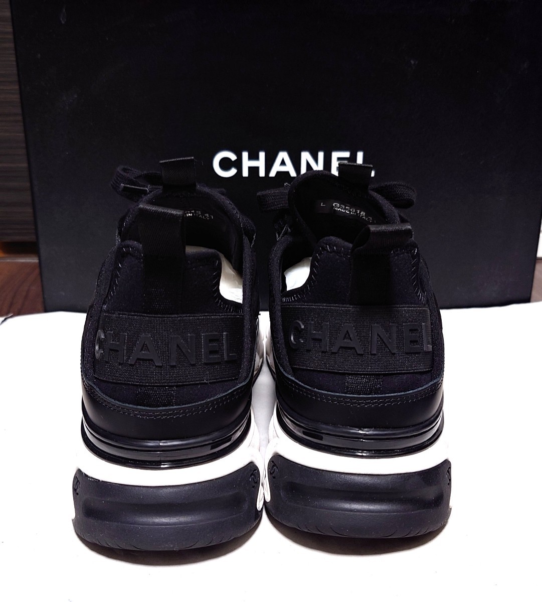 定価20万円 シャネル スニーカー 41 シルバー金具 CHANEL 定価20万円 シャネル スニーカー 41 シルバー金具 CHANEL