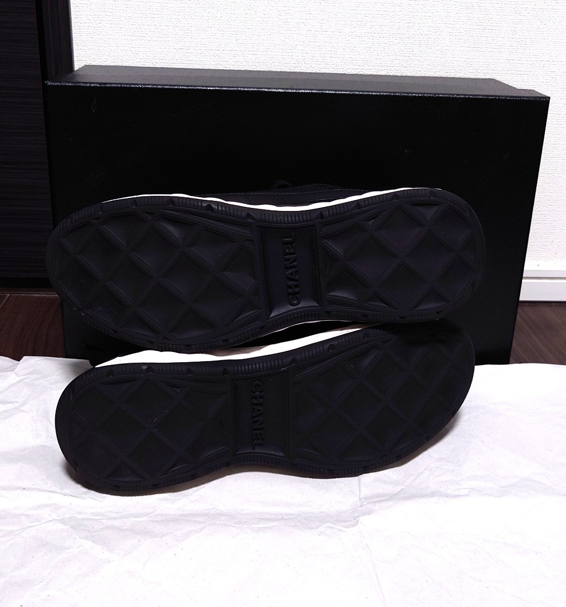 定価20万円 シャネル スニーカー 41 シルバー金具 CHANEL 定価20万円 シャネル スニーカー 41 シルバー金具 CHANEL