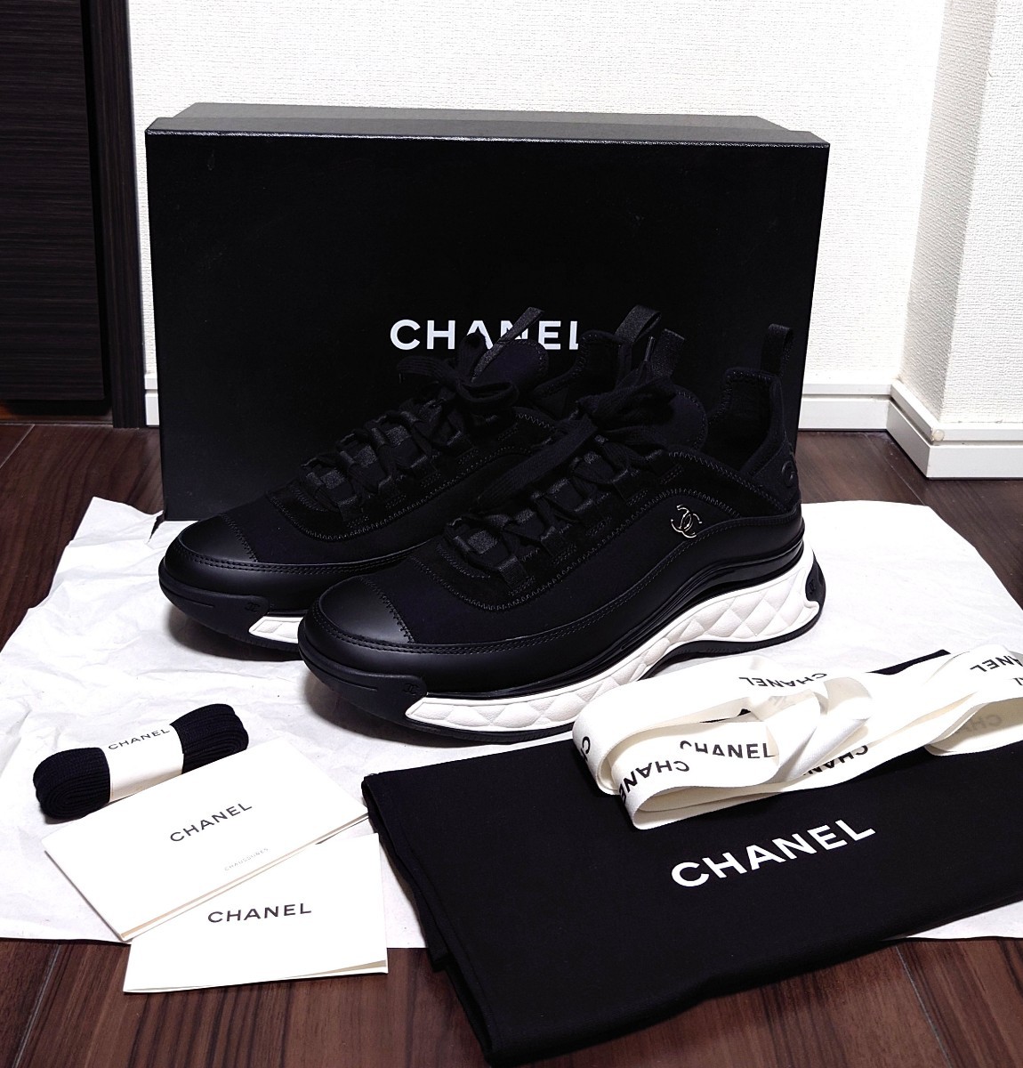 定価20万円 シャネル スニーカー 41 シルバー金具 CHANEL 定価20万円 シャネル スニーカー 41 シルバー金具 CHANEL