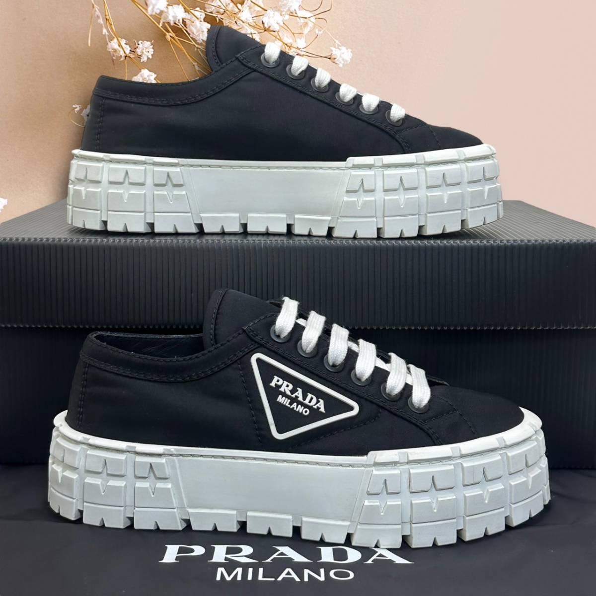 美品☆現行品☆PRADA プラダ 厚底スニーカー 36.5/23.5CM 三角プレート