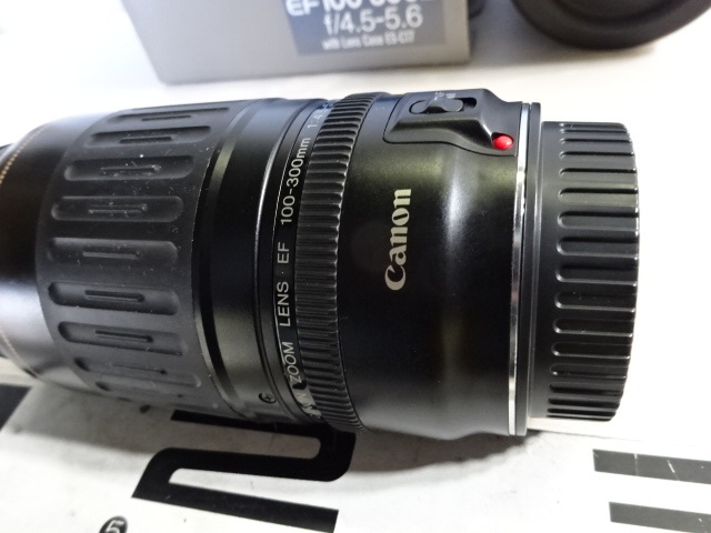 OS-109/Canonキャノン レンズ EF100-300mm F4.5-5.6 USM 望遠ズーム 光学機器 映像機器 撮影機材 ケース付き ジャンク_画像4