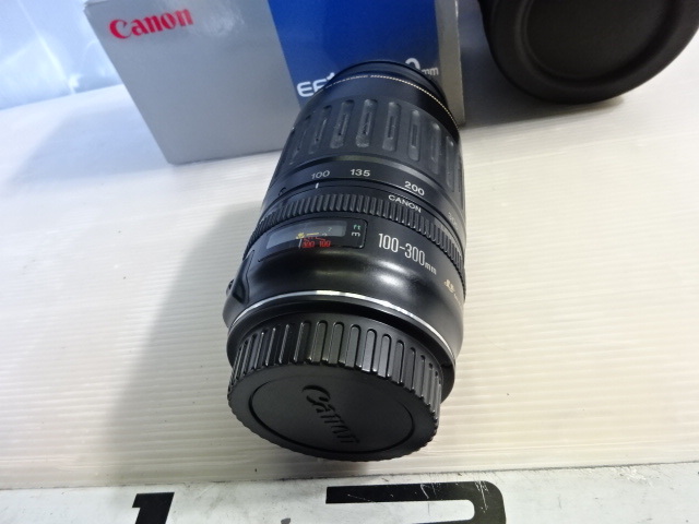 OS-109/Canonキャノン レンズ EF100-300mm F4.5-5.6 USM 望遠ズーム 光学機器 映像機器 撮影機材 ケース付き ジャンク_画像2