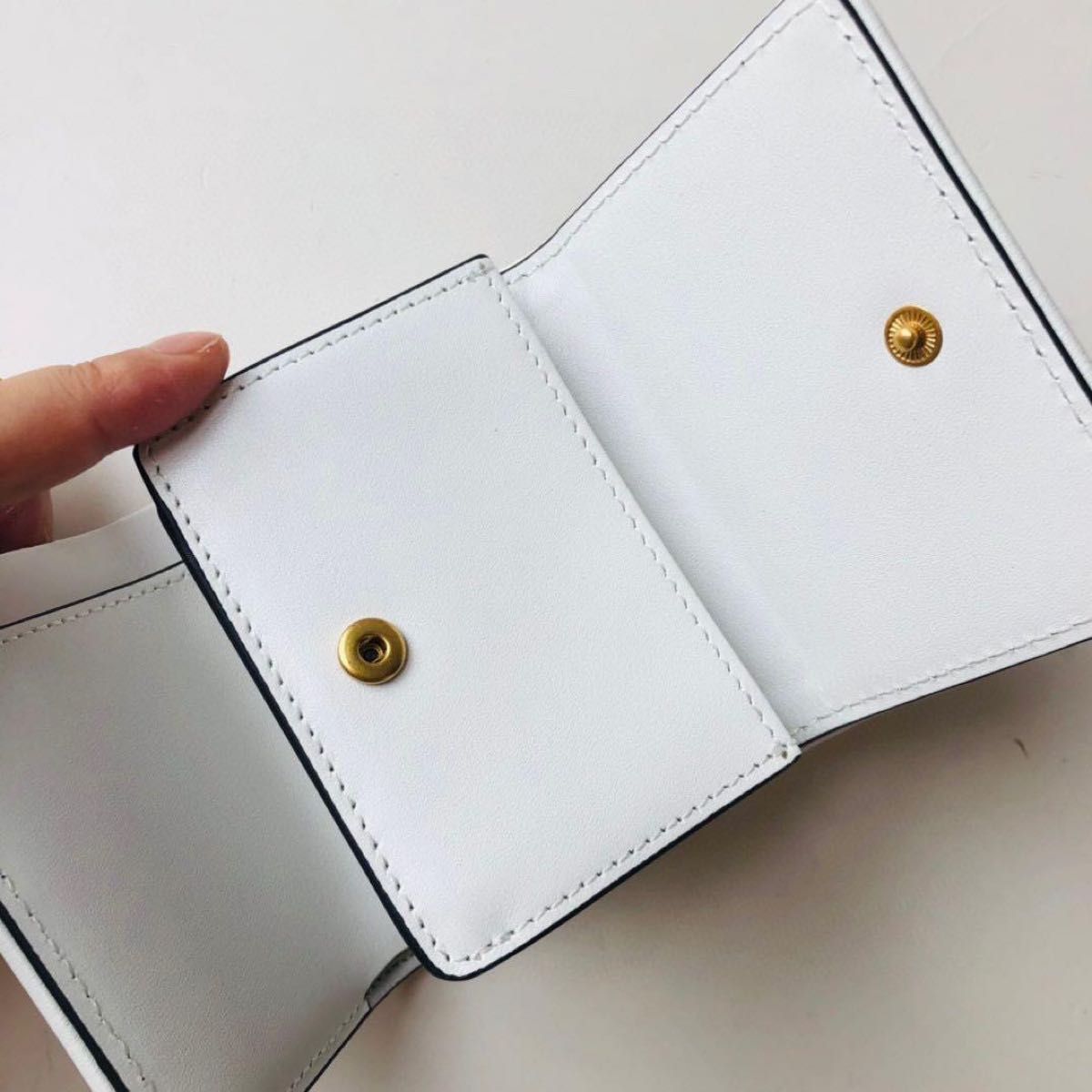 トリーバーチ Tモノグラム鳥刺繍 コイン カード 三つ折り財布 トリーバーチ Tモノグラム鳥刺繍 コイン カード 三つ折り財布