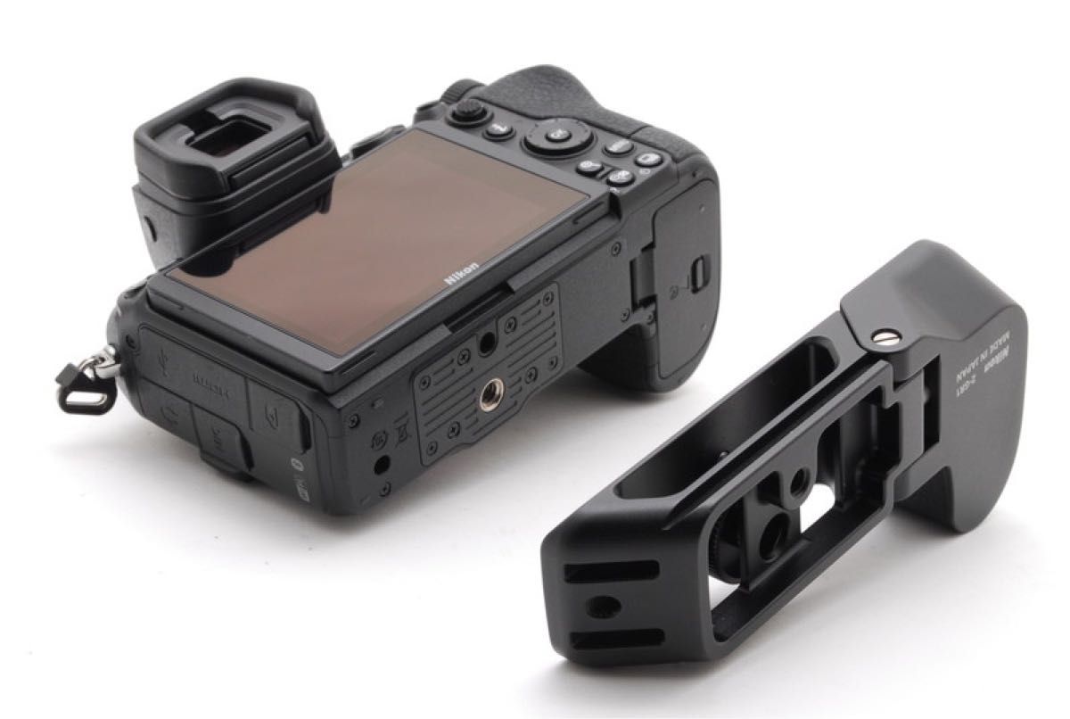 美品 ニコン Nikon Z5 ボディ・グリップ Z-GR1 付き シャッター 美品 ニコン Nikon Z5 ボディ・グリップ Z-GR1 付き シャッター