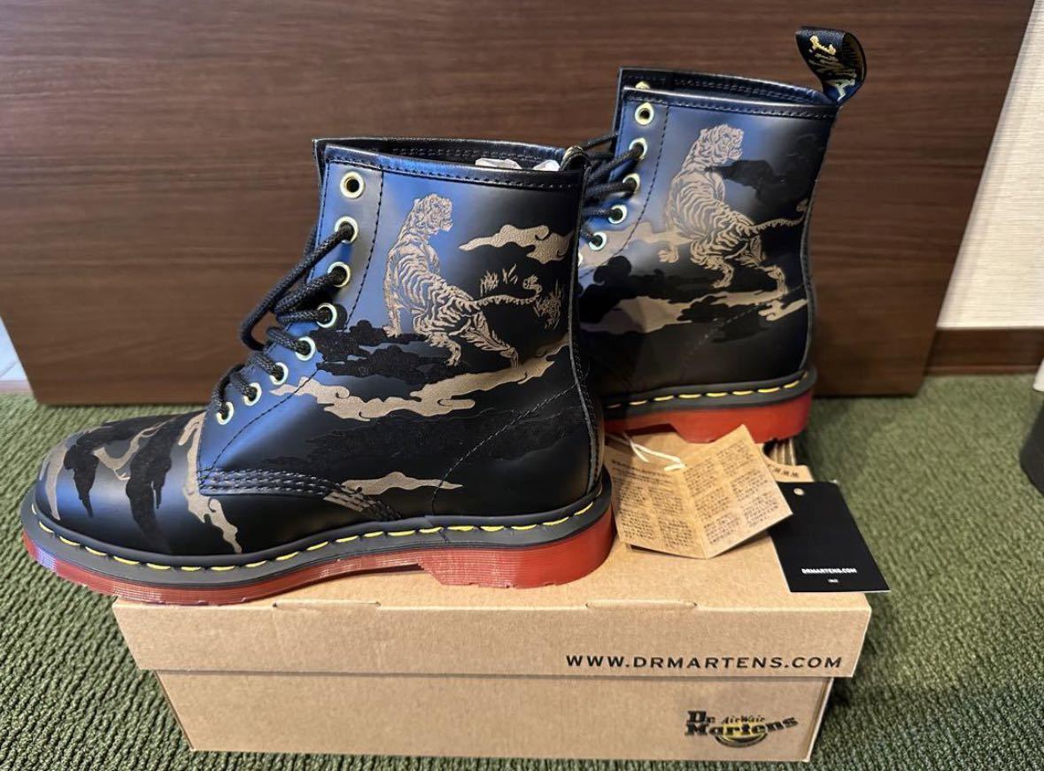 DR. MARTENS YEAR OF THE TIGER UK6 25cm