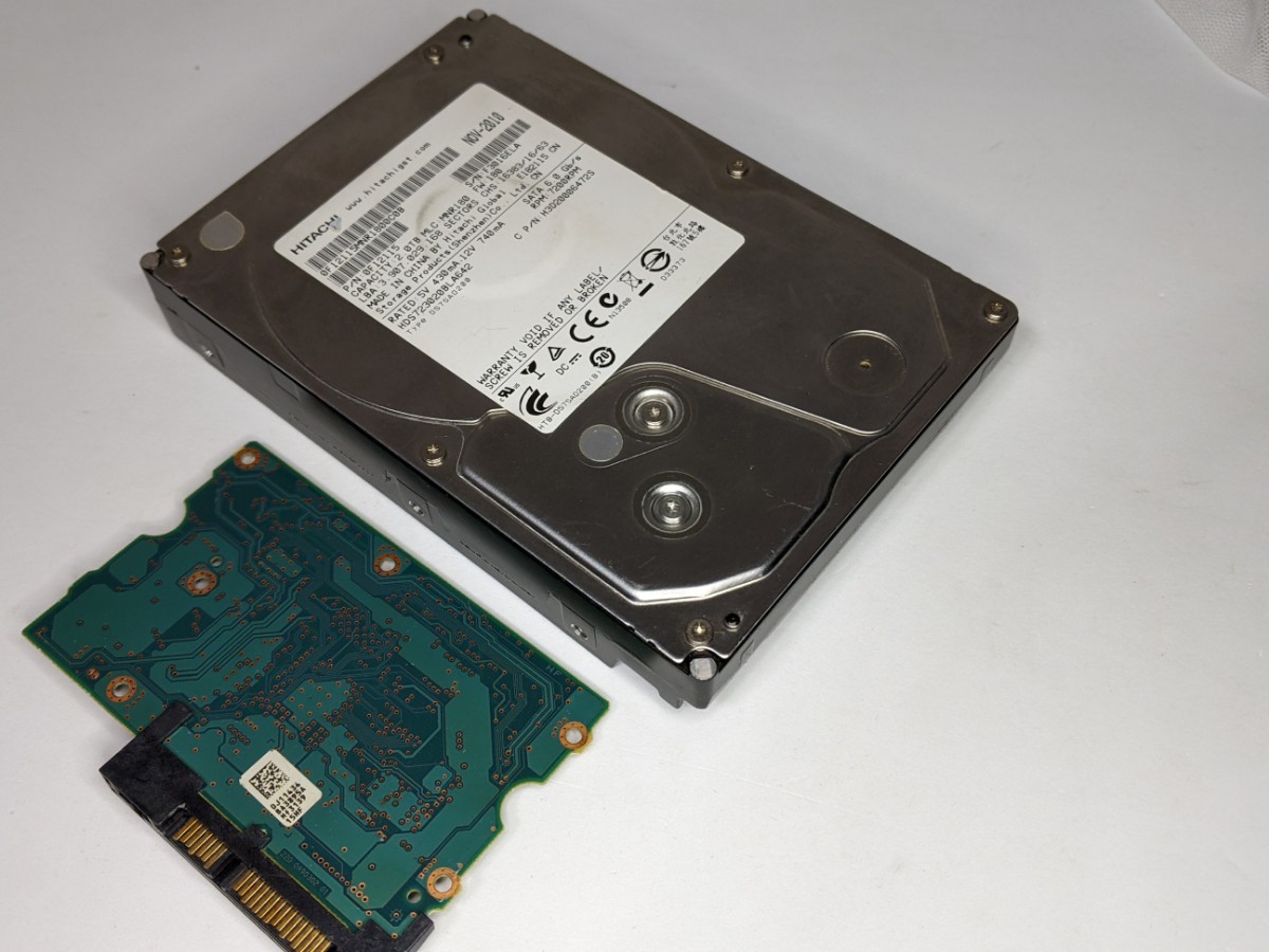 ジャンク 故障 使用不可能 HITACHI SATA HDD 2.0TB HGST HDS723020BLA642_画像1