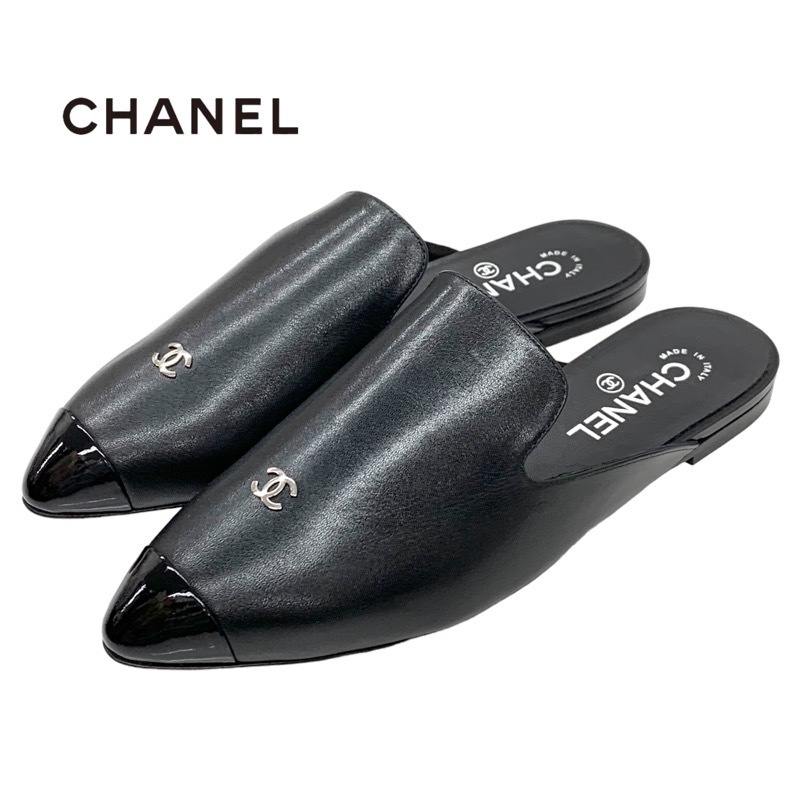 シャネル CHANEL サンダル 靴 シューズ レザー パテント ブラック 黒 シルバー 未使用 フラットサンダル スリッパサンダル ココマーク_画像1