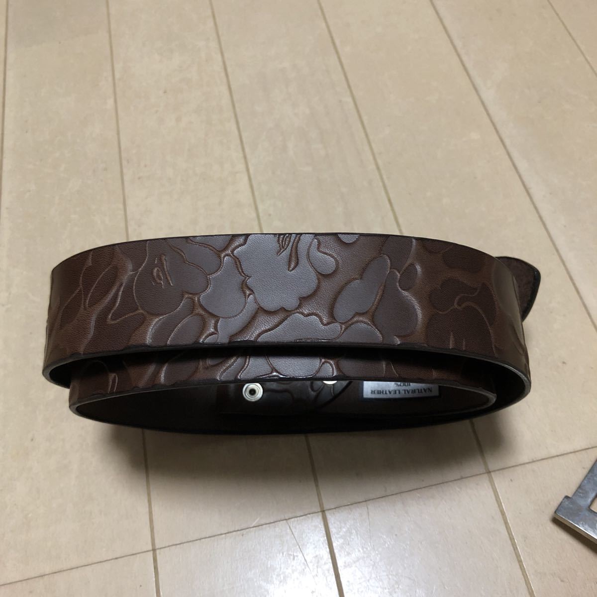 BAPE 猿カモ型押しレザーベルト　茶　バックル2個_画像1