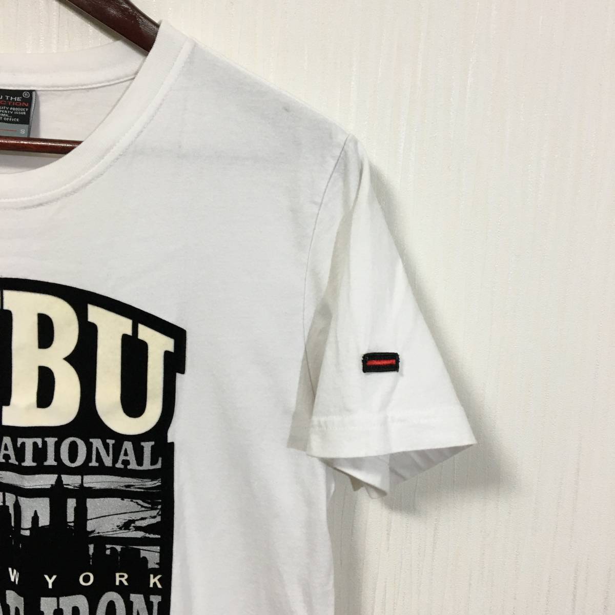 希少 状態良好 90s FUBU フブ 半袖Tシャツ 白/ホワイト メンズSサイズ ビックロゴ ストリート 古着 ビンテージの画像6