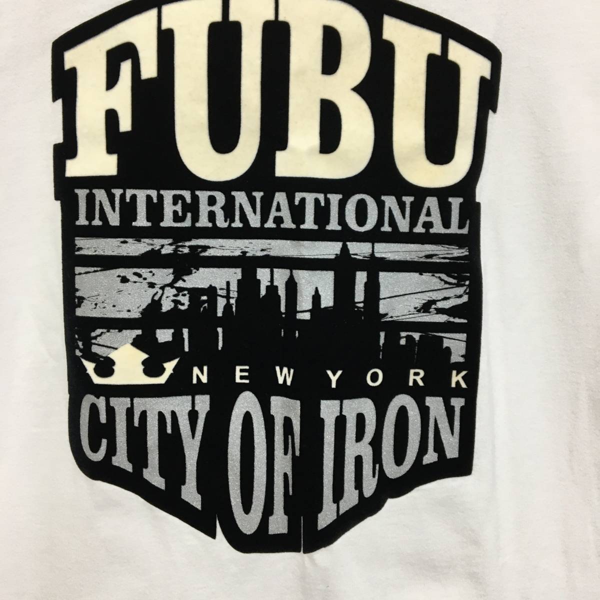 希少 状態良好 90s FUBU フブ 半袖Tシャツ 白/ホワイト メンズSサイズ ビックロゴ ストリート 古着 ビンテージの画像4