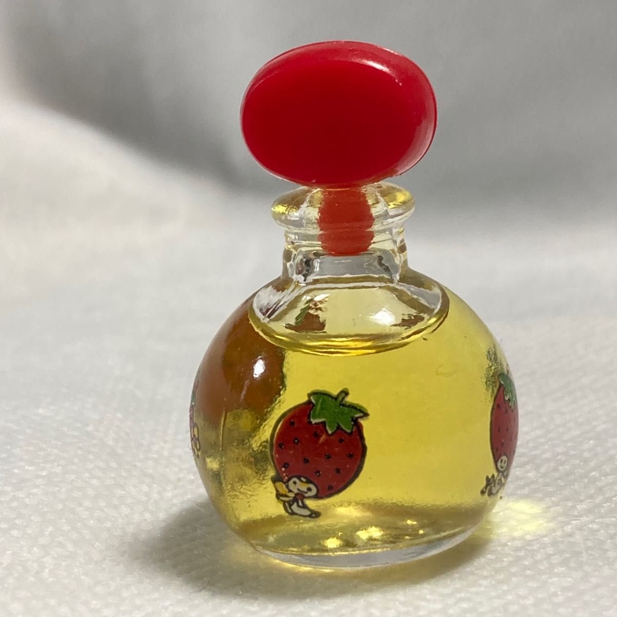 希少品 サンリオ ストロベリーキング 香水 ヴィンテージ 70年物 希少品 サンリオ ストロベリーキング 香水 ヴィンテージ 70年物