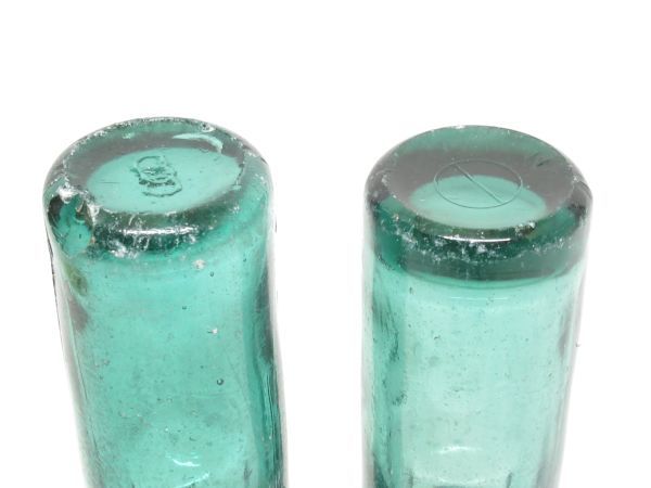 昭和レトロ ガラス瓶「ラムネ瓶 2本 瓶全体がガラス製 初期型」1個 洗浄清掃済 当時もの アンティーク インテリア ラムネ ビー玉 展示用に_画像7
