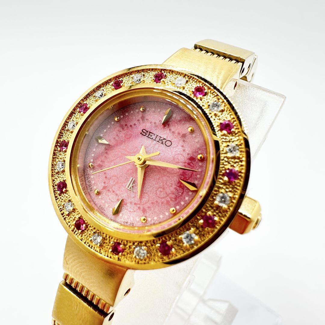 極美品　SEIKO LUKIA QUALITE セイコー ルキア カリテ　SSQR012 V111-0CF1 300本限定 ソーラー　ピンク文字盤 石付 レディース 腕時計