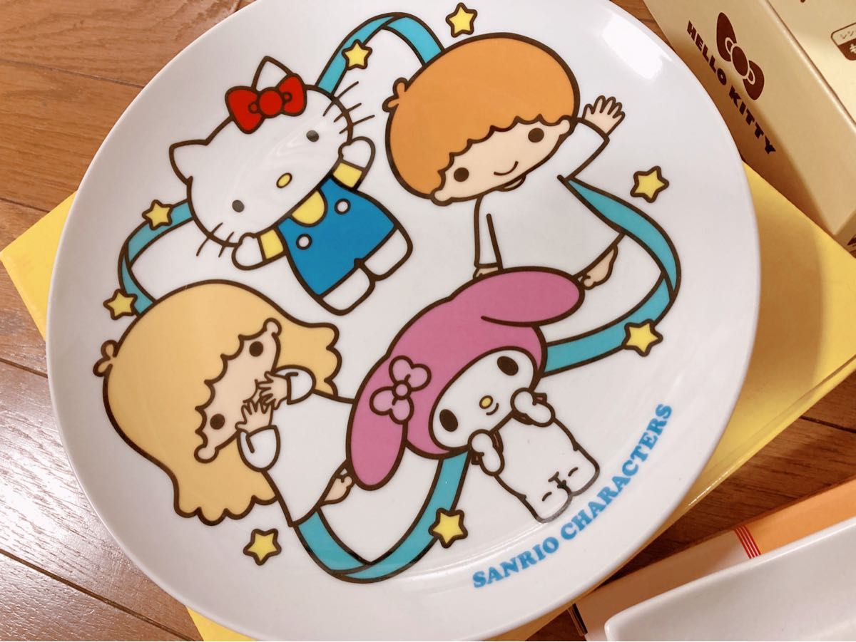 格安人気 ディズニー、キティちゃんなどキャラクター多めの食器 格安人気 ディズニー、キティちゃんなどキャラクター多めの食器