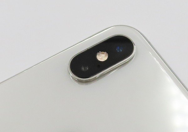 ◇【au/Apple】iPhone XS 64GB SIMロック解除済 MTAX2J/A スマートフォン シルバー_画像3