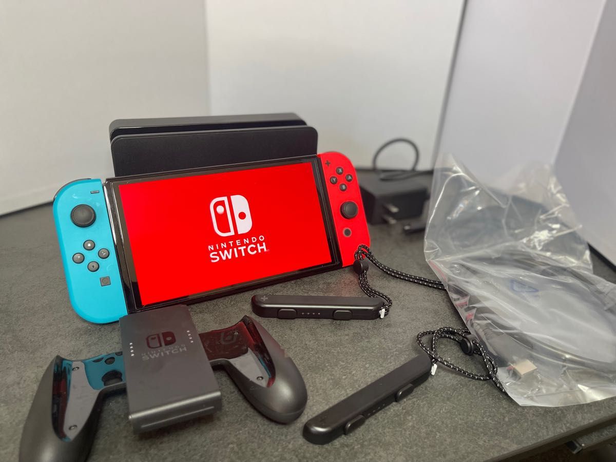 Nintendo Switch 有機ELモデル ネオンレッド 2022年 ほぼ未使用 Nintendo Switch 有機ELモデル ネオンレッド 2022年 ほぼ未使用