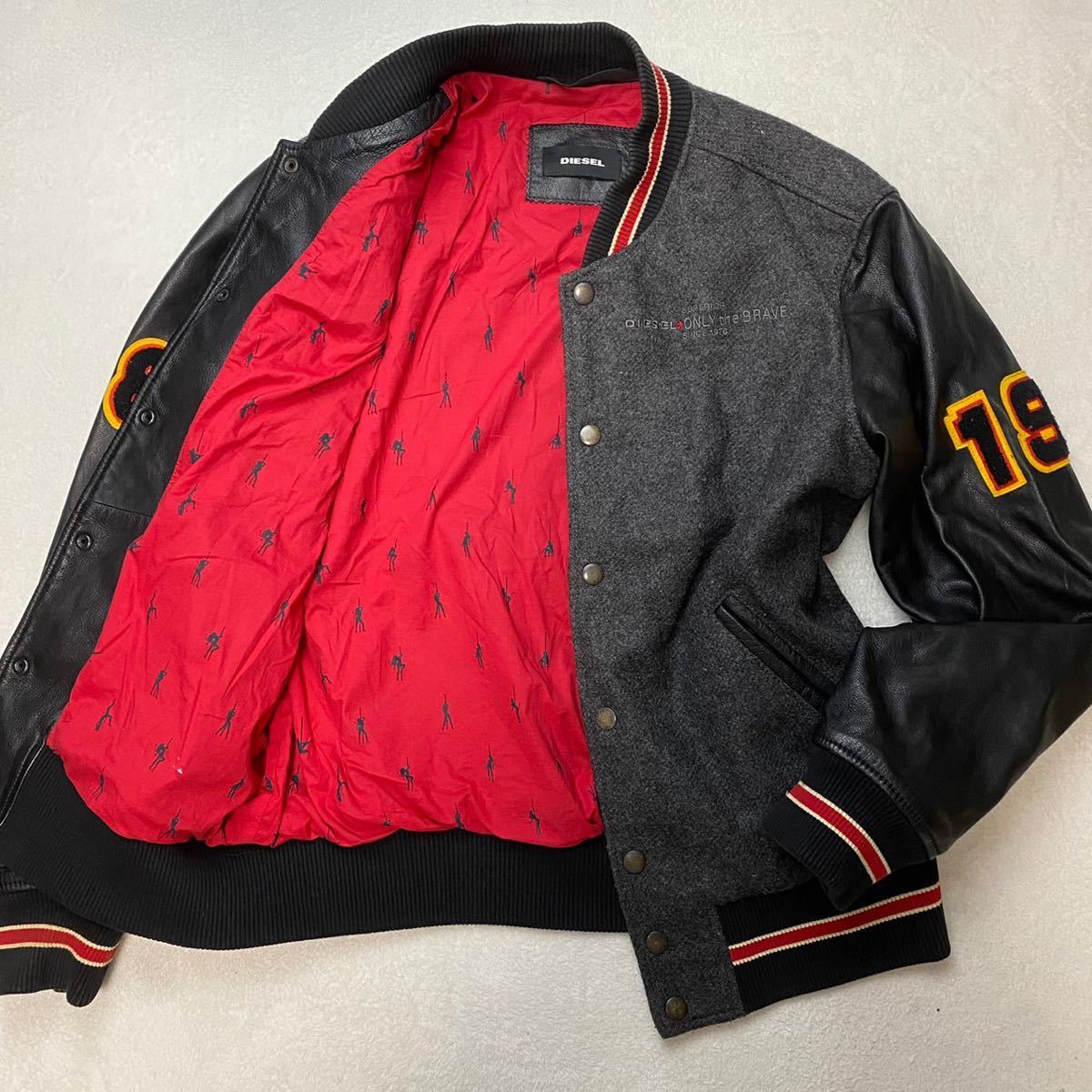 【気質アップ】 裏地総柄 ディーゼル XL相当】DIESEL 【極美品 ウール 秋冬 ワッペン バックロゴ ブルゾン ジャケット 袖レザー 本革 黒 グレー スタジャン ジャンパー、ブルゾン 【気質アップ】 裏地総柄 ディーゼル XL相当】DIESEL 【極美品 ウール 秋冬 ワッペン バックロゴ ブルゾン ジャケット 袖レザー 本革 黒 グレー スタジャン ジャンパー、ブルゾン