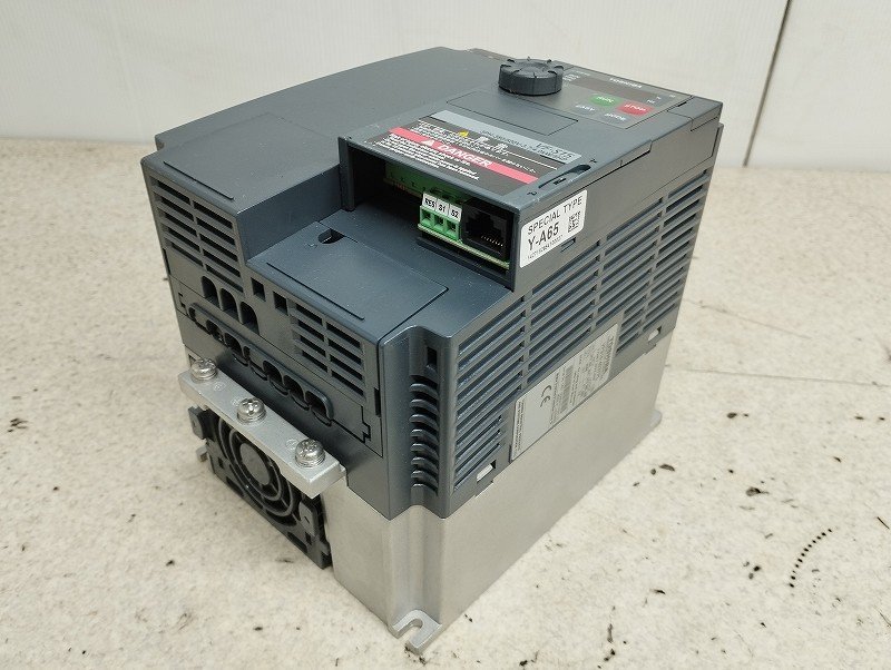 東芝 インバーター VF-S15 VFS15-4037PL 3PH-380/500V-3.7/4.0kW/5HP ジャンク4_画像2