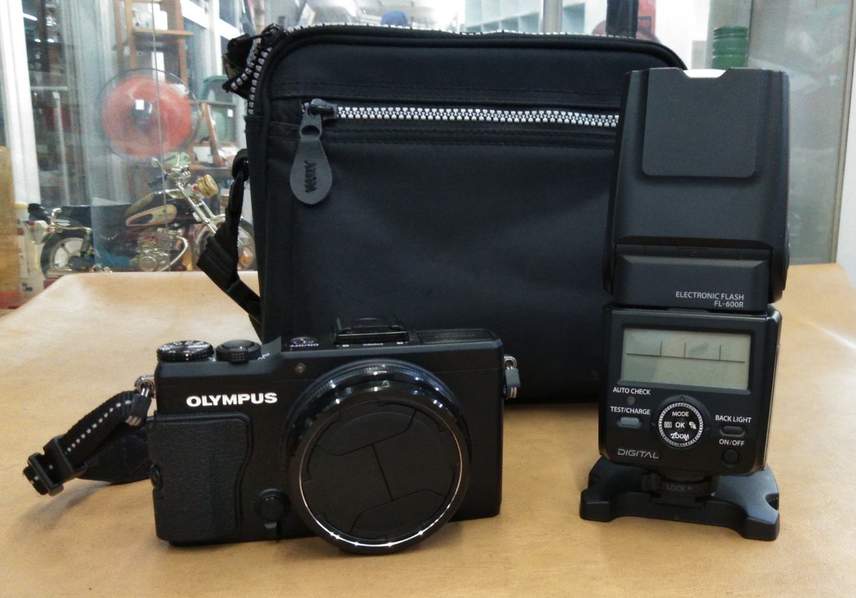 高質で安価 OLYMPUS オリンパス デジタルカメラ XZ-2 外付けストロボ