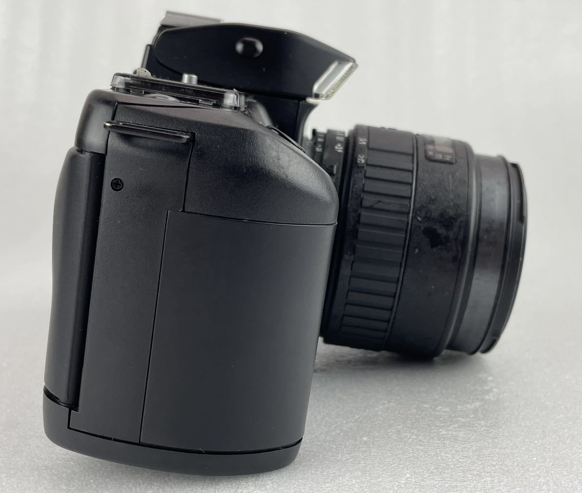 真673【Nikon/ニコン】Nikon F−401 S AF レンズ付き　SIGMA UC ZOOM 28−70mm 1:3.5−4.5 φ52 カメラ_画像5
