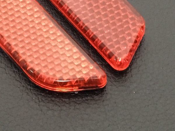 送料無料 反射板 リフレクター リア レッド サイドバッグ 赤 追突防止用途 フロントフォーク 車 バイク ハーレー ダイナ 汎用_アップ画像。