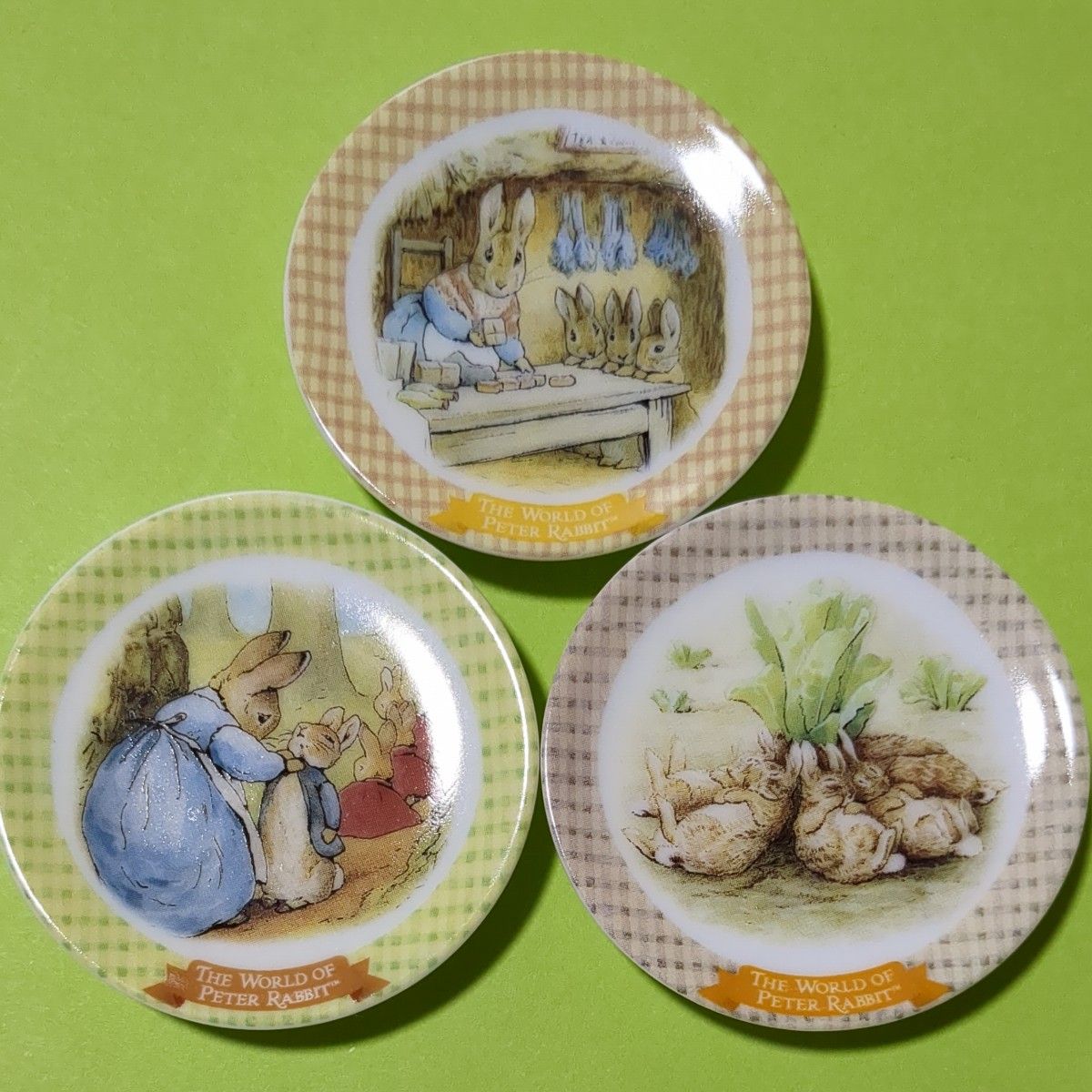 不二家　ピーターラビット　12ヶ月　絵皿シリーズ　　全12ヵ月分　ミニ絵皿　スタンド付き　小皿　飾り皿　うさぎ