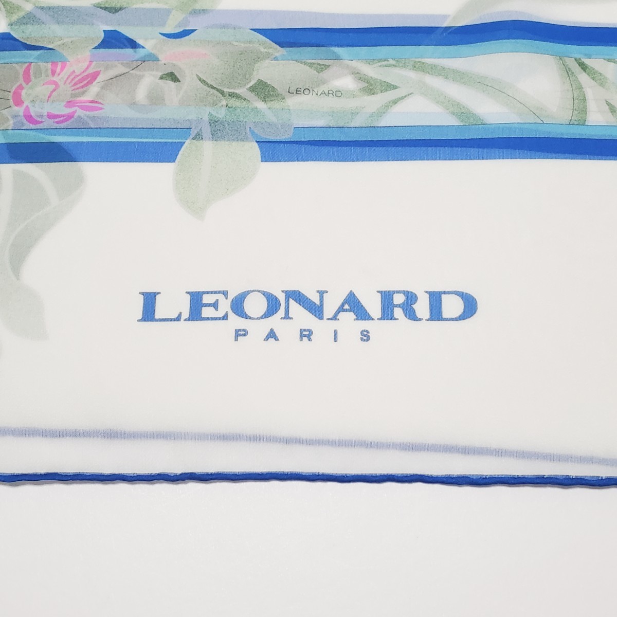 LEONARD レオナール ホワイト系 ブルー グリーン 花柄 スカーフ シルク100％ ストール イタリア製 ユーズド品_画像4