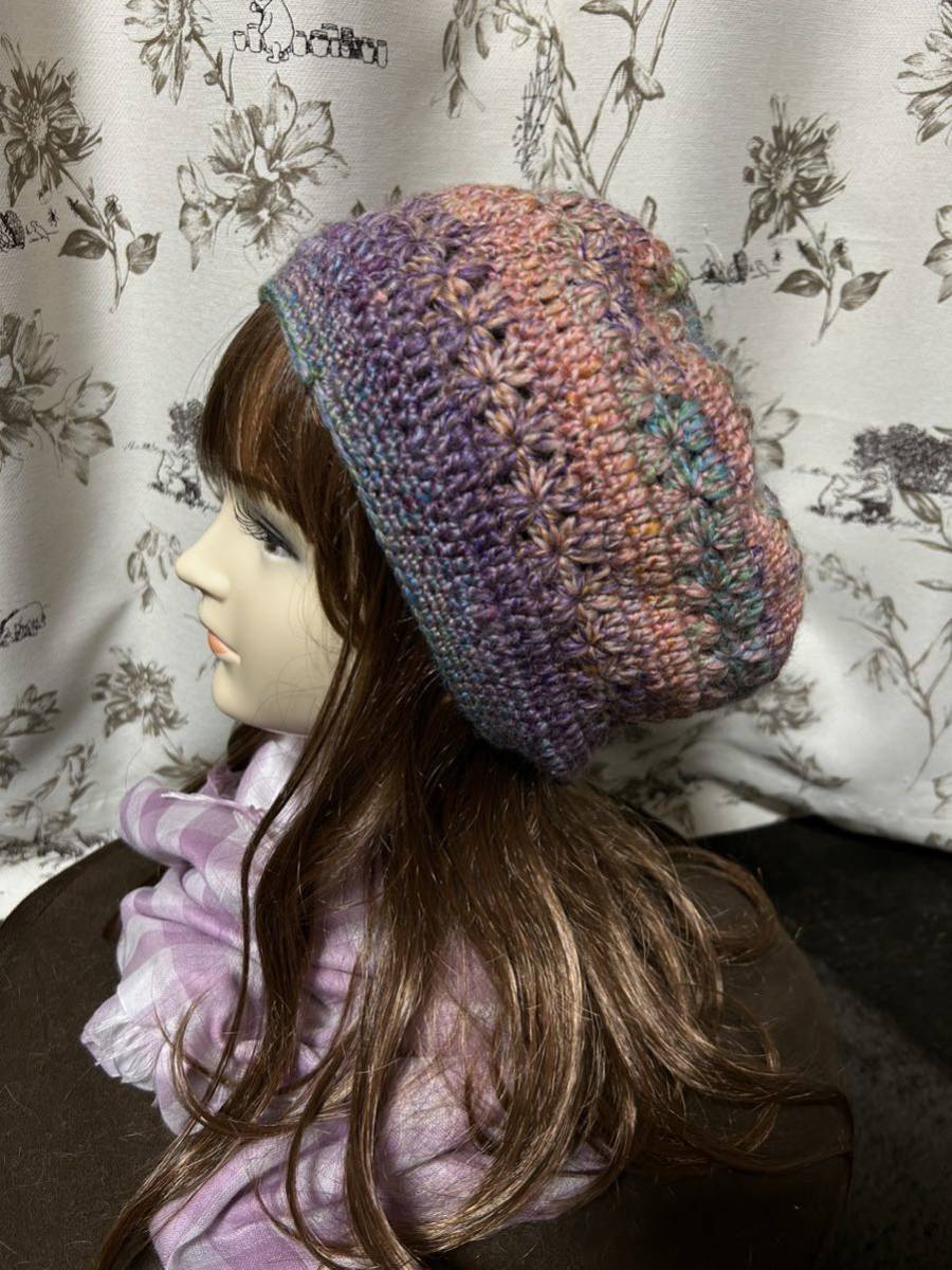 ☆中央にお花模様の 透かし編み ベレー帽 手編み☆ローズレッド