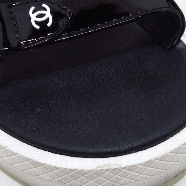 シャネル CHANEL サンダル 38 C G35445 - エナメル（レザー） 黒×白 レディース 靴_画像7