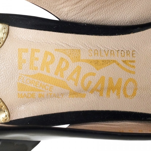 サルバトーレフェラガモ SalvatoreFerragamo サンダル 4 1/2 C - エナメル（レザー） 黒×ゴールド レディース リボン 靴_画像5