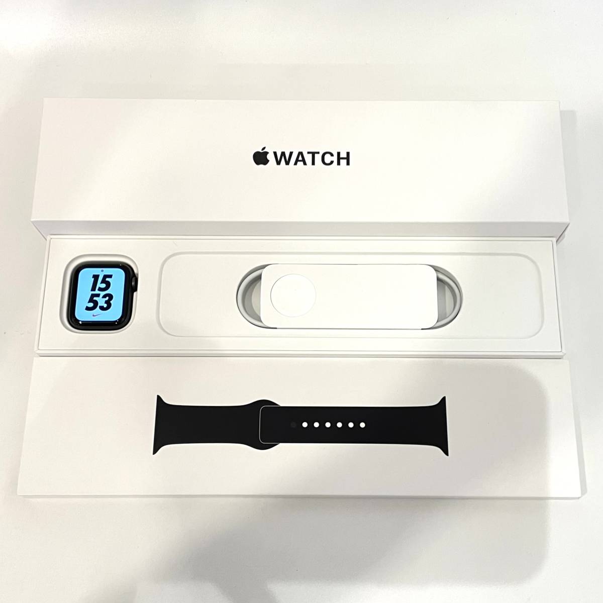 【中古】Apple Watch SE 40mm GPS スペースグレイ/スポーツバンド ブラック MYDP2J/Aの画像1