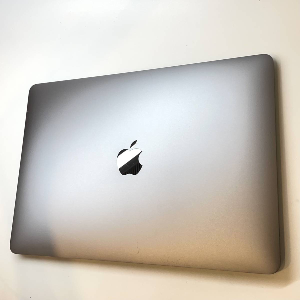 【中古】Apple MacBook Air 13インチ Corei5:1.6GHz 128GB Touch ID搭載モデル スペースグレイ MVFH2J/A　（Mid 2019)_画像2