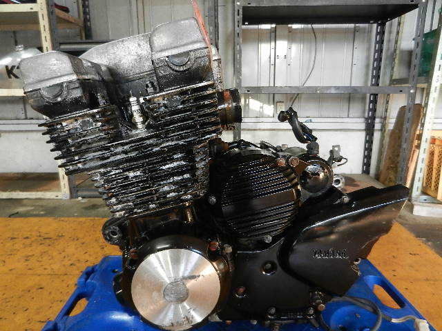 8233　4HM　XJR400　直接引取り　クランキングOK　エンジン　ヤマハ　引取り希望　千葉県香取郡_画像1