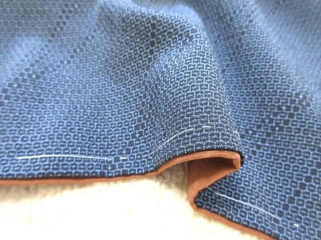 全国総量無料で 塩沢紬・百亀甲絣ブルーライン柄着物・１１号・未使用