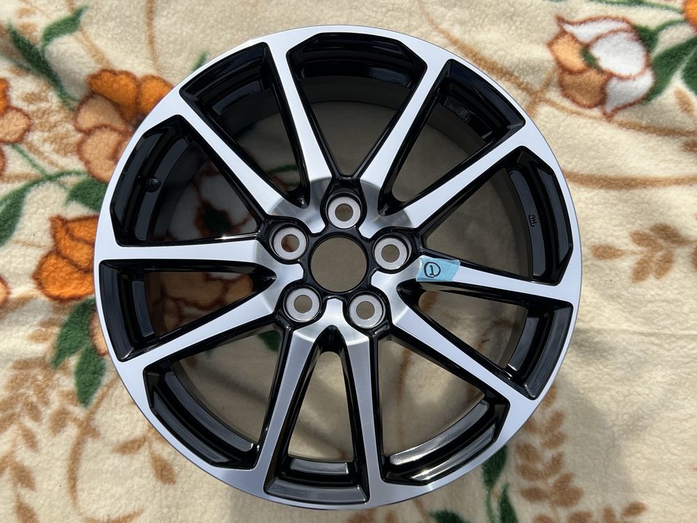 定番のクラシック GRヤリスクロス 純正ホイール4本セット 自動車タイヤ