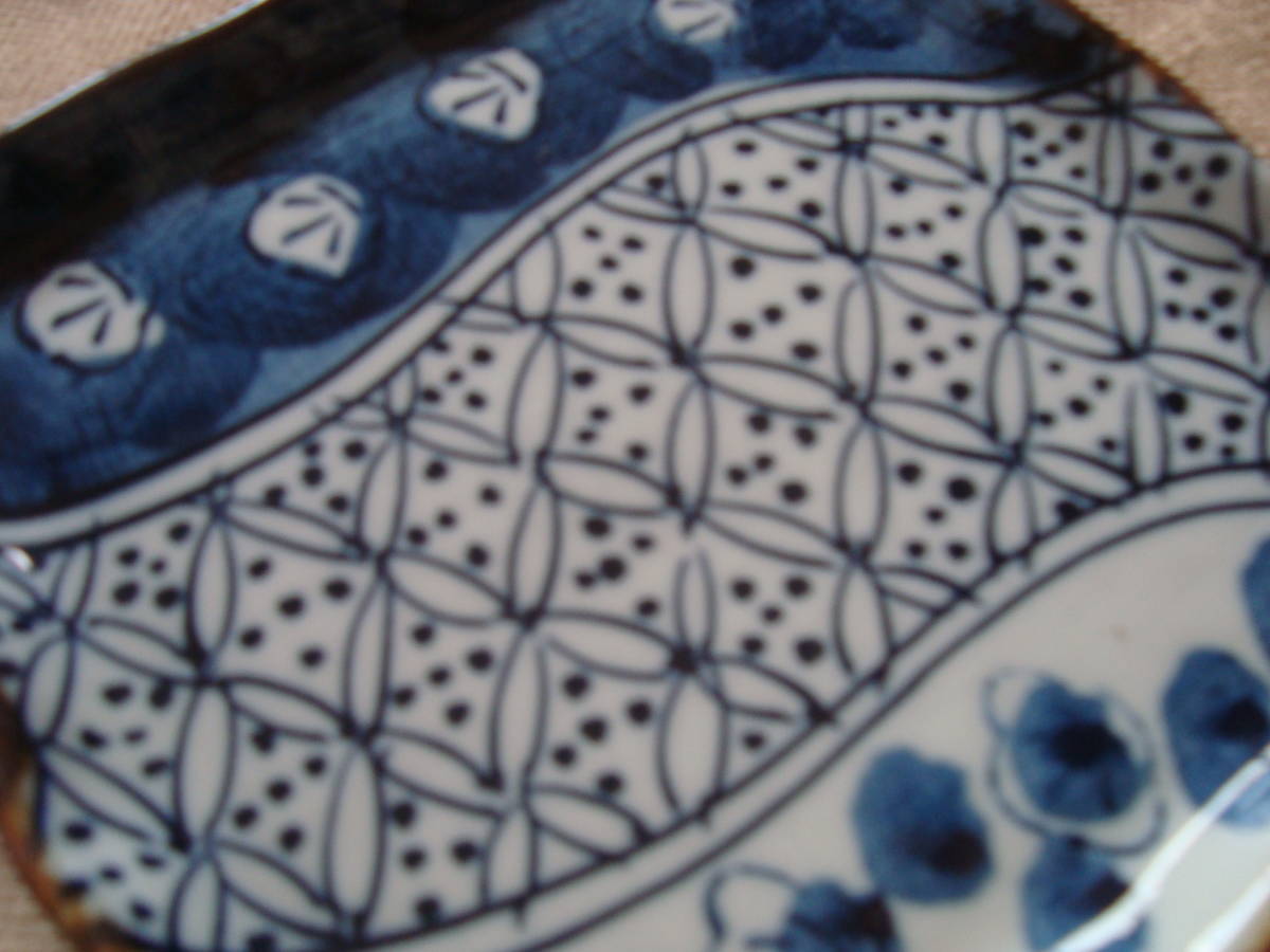皿(11.5×11.5cm) 小皿・醤油皿（8×8cm×高さ：２ｃｍ）和食器 印あり 各２枚 美品の画像4