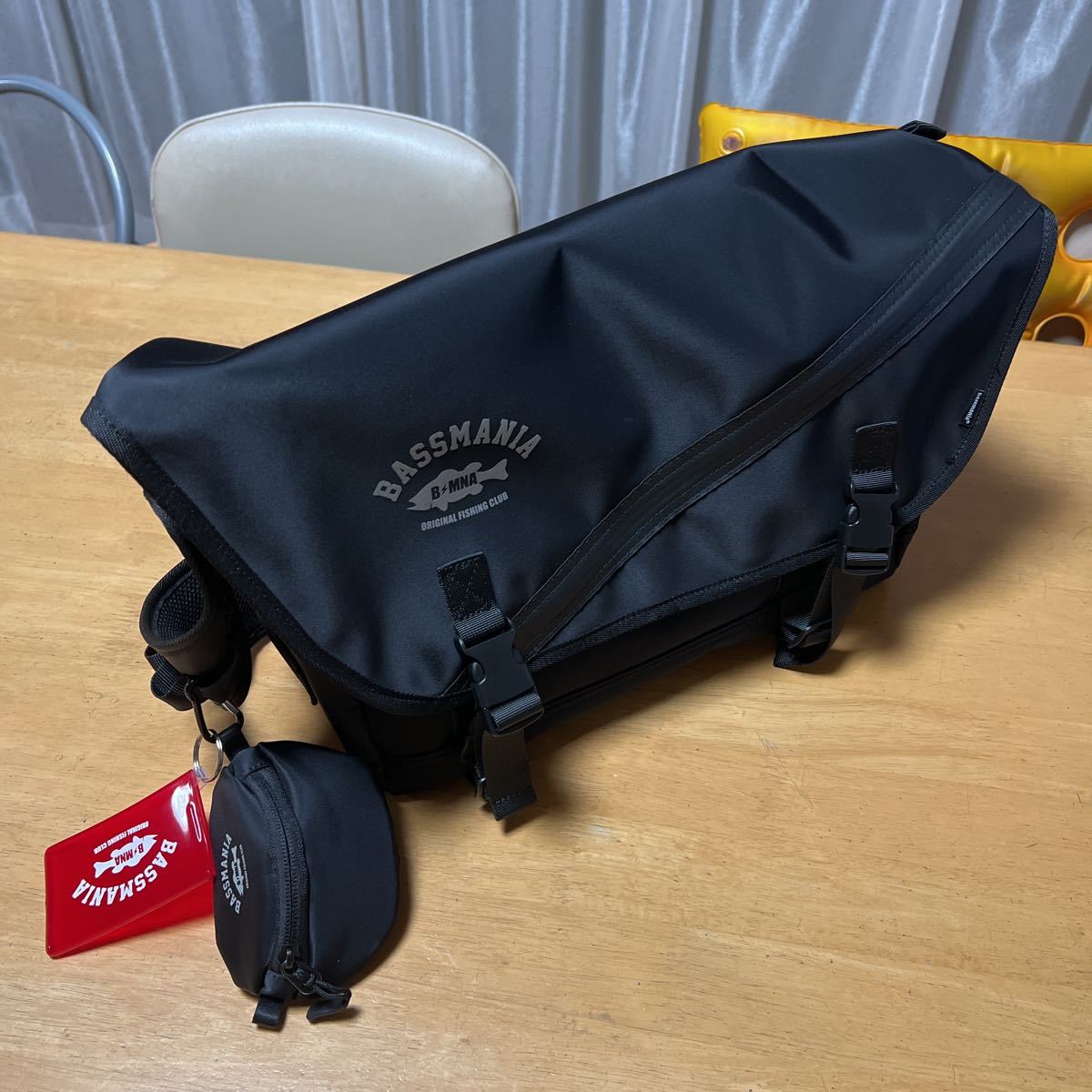 【即納&大特価】 ☆バスマニア リフレクターロゴメッセンジャーバッグ ブラック☆デプス☆drt☆deps 検索 アクセサリー 【即納&大特価】 ☆バスマニア リフレクターロゴメッセンジャーバッグ ブラック☆デプス☆drt☆deps 検索 アクセサリー