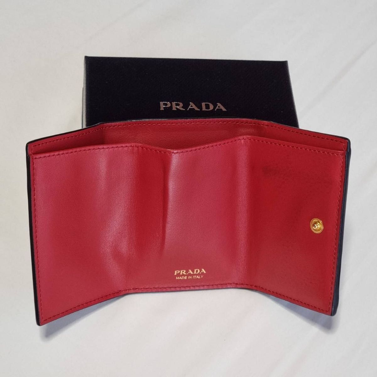 PRADA プラダ 3つ折り財布 1MH021 黒 赤 ダイノ レザー ミニ財布 PRADA プラダ 3つ折り財布 1MH021 黒 赤 ダイノ レザー ミニ財布
