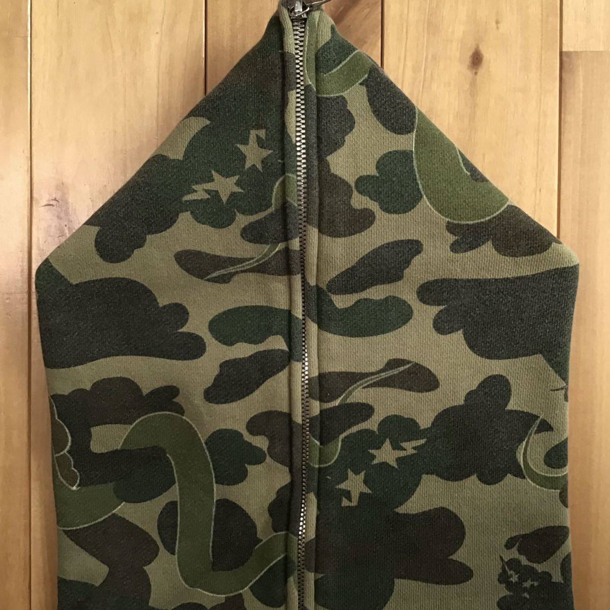 ★激レア★ KAWS × BAPE Bendy 1st camo パーカー Mサイズ a bathing ape full zip hoodie カウズ エイプ ベイプ アベイシングエイプ w32_画像4