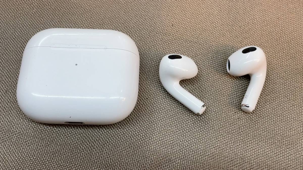 正規品Apple Airpods 第３世代イヤホン（A2564/A2565） 充電