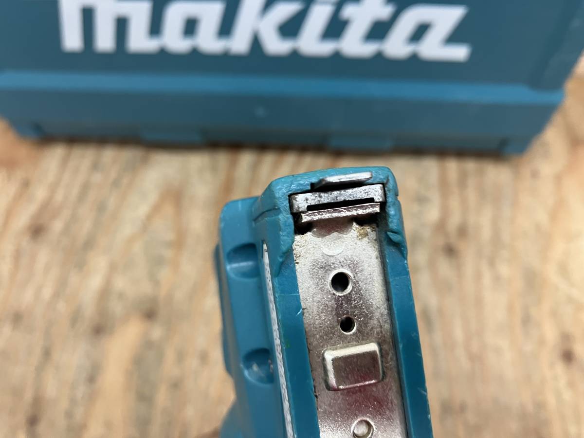 【中古動作品】makita マキタ ST112DRGX 18V充電式タッカ【10-1006-TS-3】_画像4